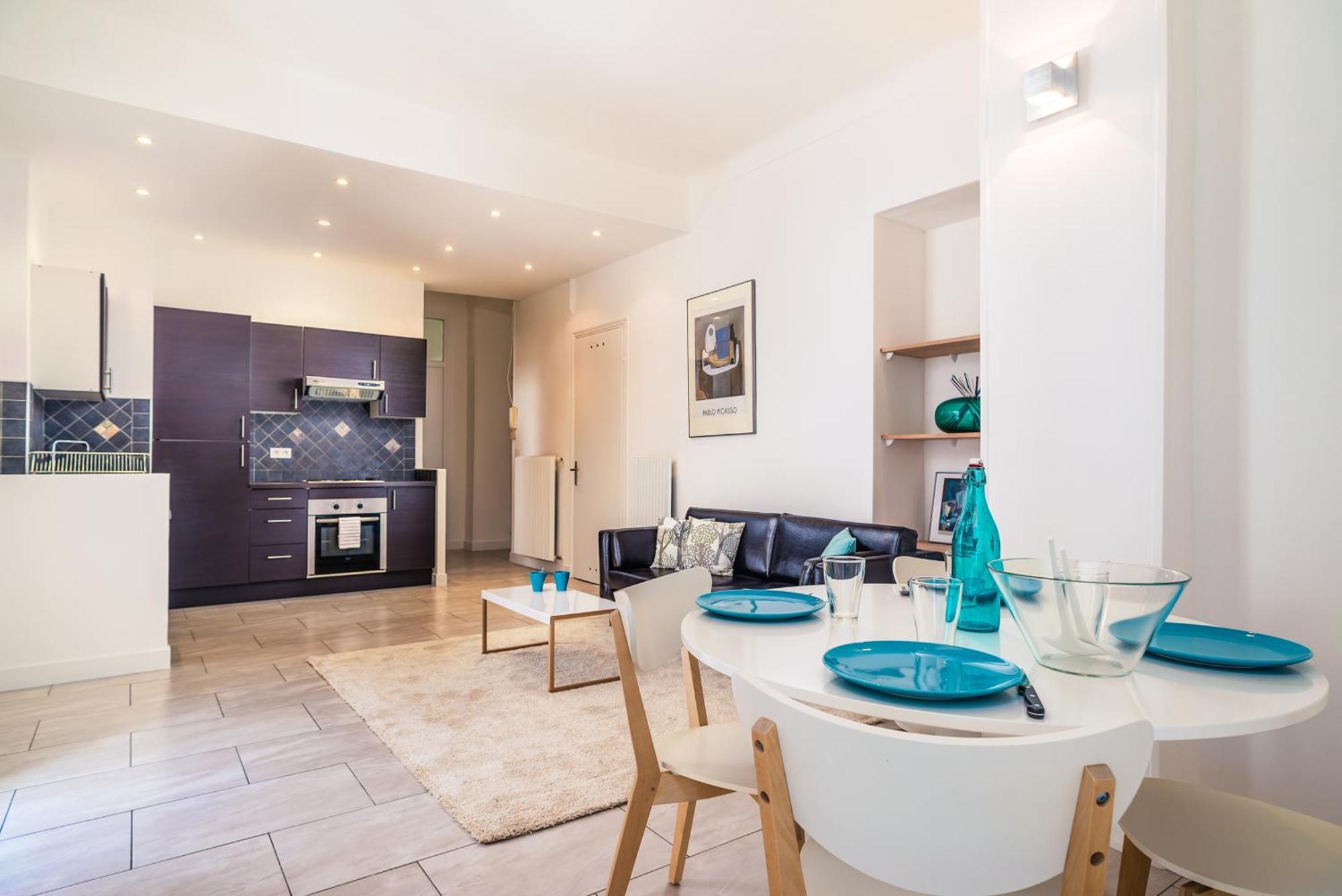 Modern 2-Bedroom City Center Apartment Nice Bagian luar foto
